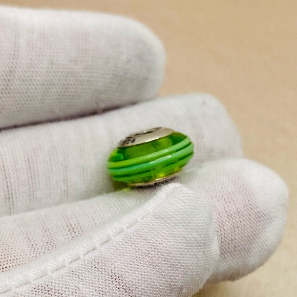 EUC Pandora 790615 Sterling Silver Green Murano Glass Ribbon Charm - Picture 4 of 7